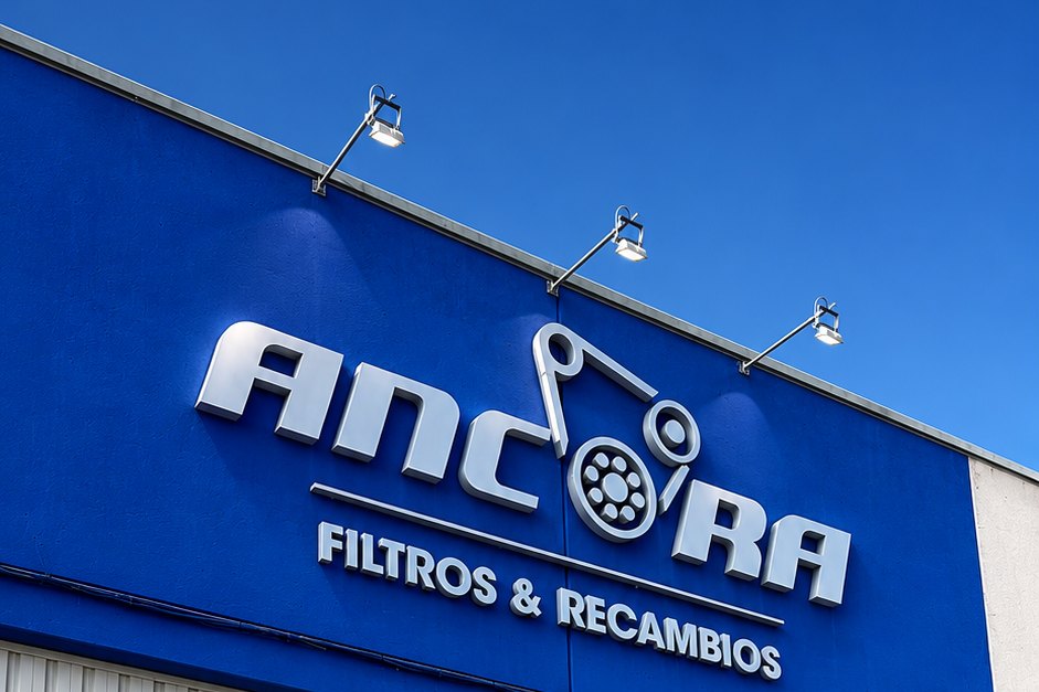 Fachada de la tienda ANCORA Filtros y Recambios en Av. de Madrid 18, Valdemoro